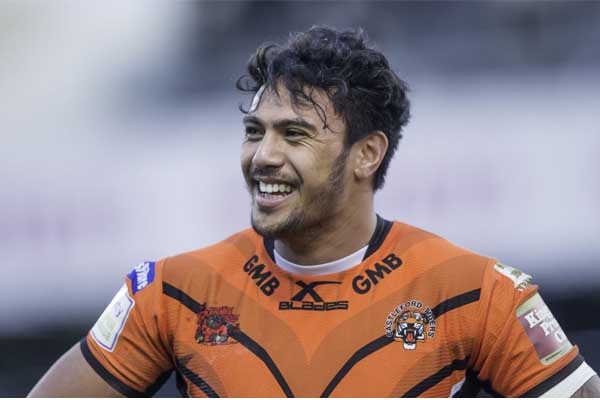 Danny Solomona is a successful rugby player Danny Solomona plays for the Sale Sharks