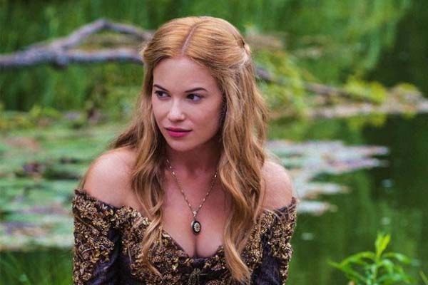 Celina Sinden acted in the TV series Reign Celina Sinden is a professional actress.