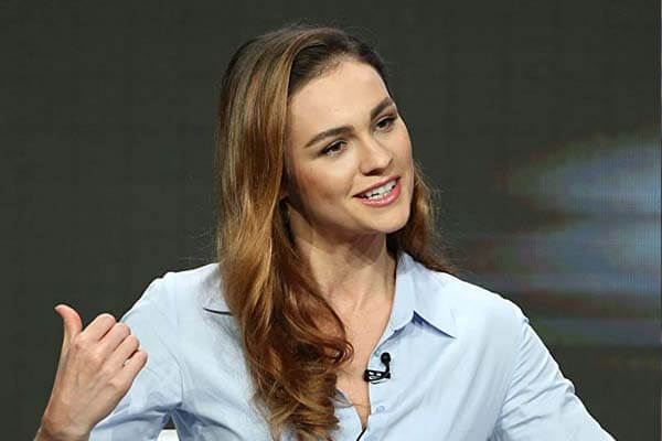 Sophie Skelton income Sophie Skelton lifestyle