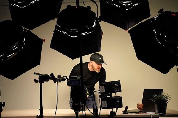 Unbox Therapy set up Unbox Therapy's studio, camera, set up
