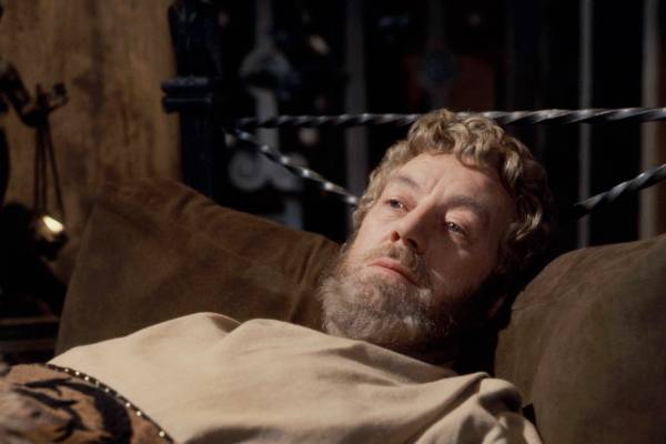 Alec Guinness television series, income