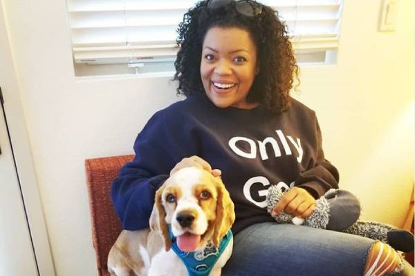 Yvette Nicole Brown lifestyle Yvette Nicole Brown puppy
