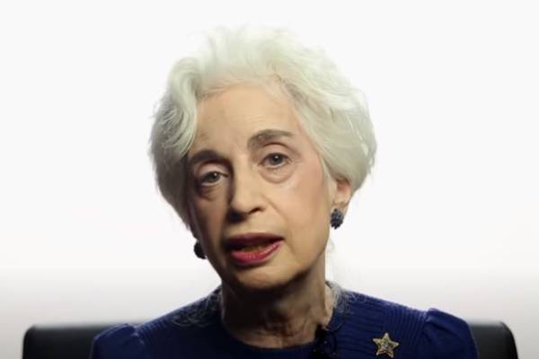 Judith Martin Journalism. Judith Martin Newspaper Column.