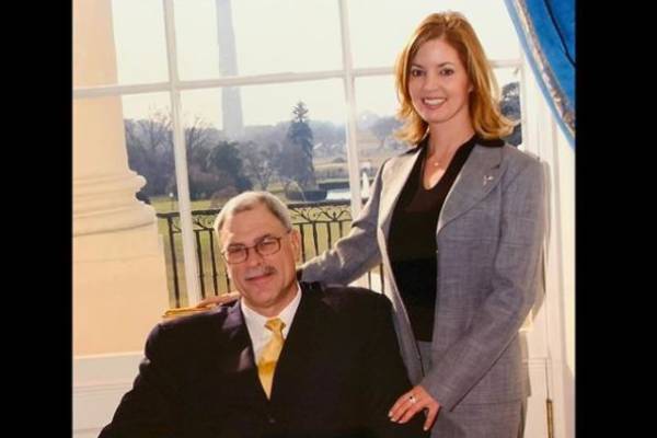 Jeanie Buss Lifestyle. Jeanie Buss Phil Jackson.