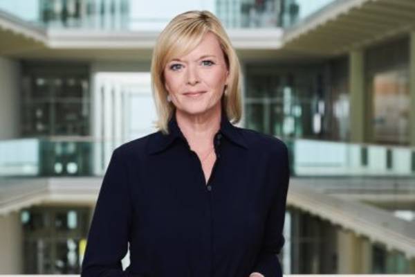 Julie Etchingham Net Worth.