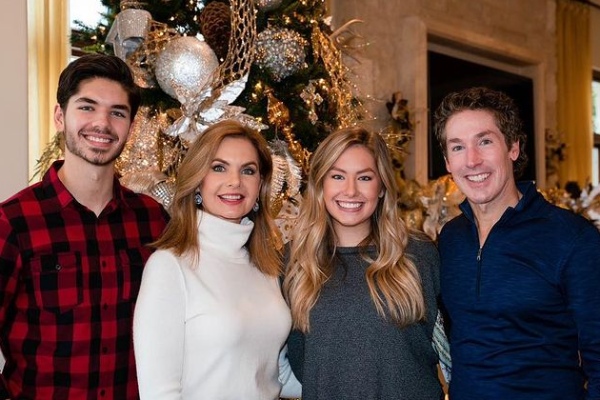 Author Victoria Osteen celebrating Christmas with her family Victoria Osteen net worth and career