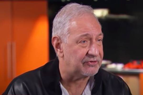 Mark Geragos worked with many celebrities. Mark Geragos Net Worth As A Lawyer.