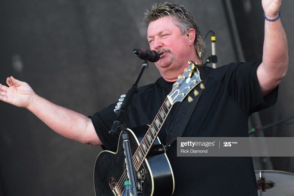 Joe Diffie died due to COVID-19